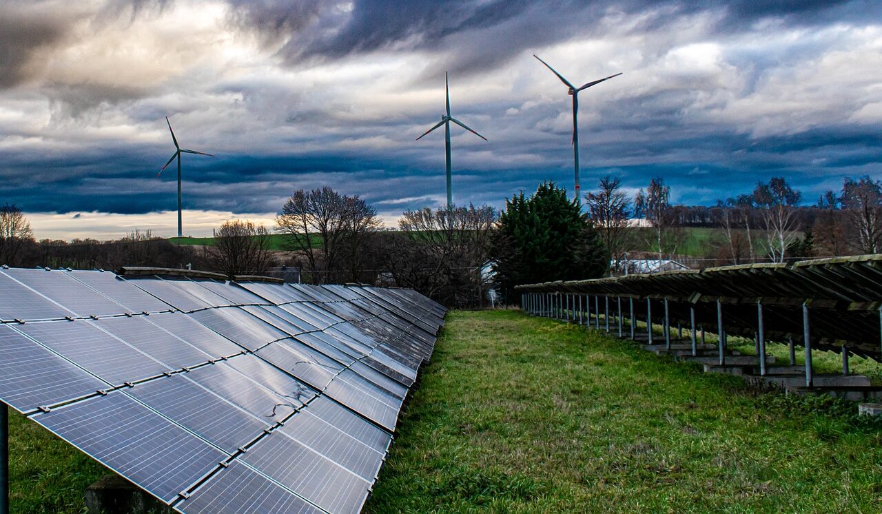 Energia słoneczna i wiatrowa w UE: Czy Polska ma wystarczająco dużo miejsca?