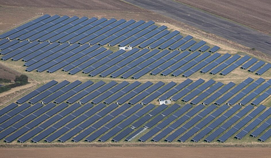 Grecka Farma PV Enipeas: Nowa Potęga Odnawialnych Źródeł Energii
