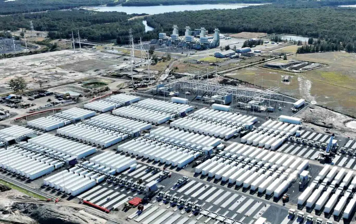 Gigant sieciowy twierdzi, że ogromne strefy odnawialnych źródeł energii w głębi lądu mogą być lepszym pomysłem niż pływające elektrownie wiatrowe na morzu
