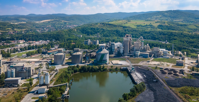 Lafarge Serbia zbuduje pierwszą fabrykę wykorzystującą popiół do produkcji cementu